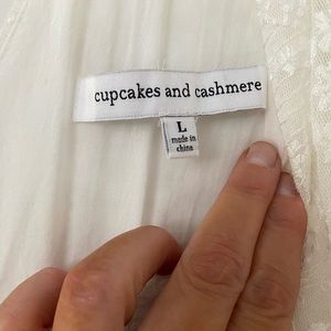 Cupcakes and cashmere white dress. No stains